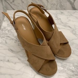 tan wedges